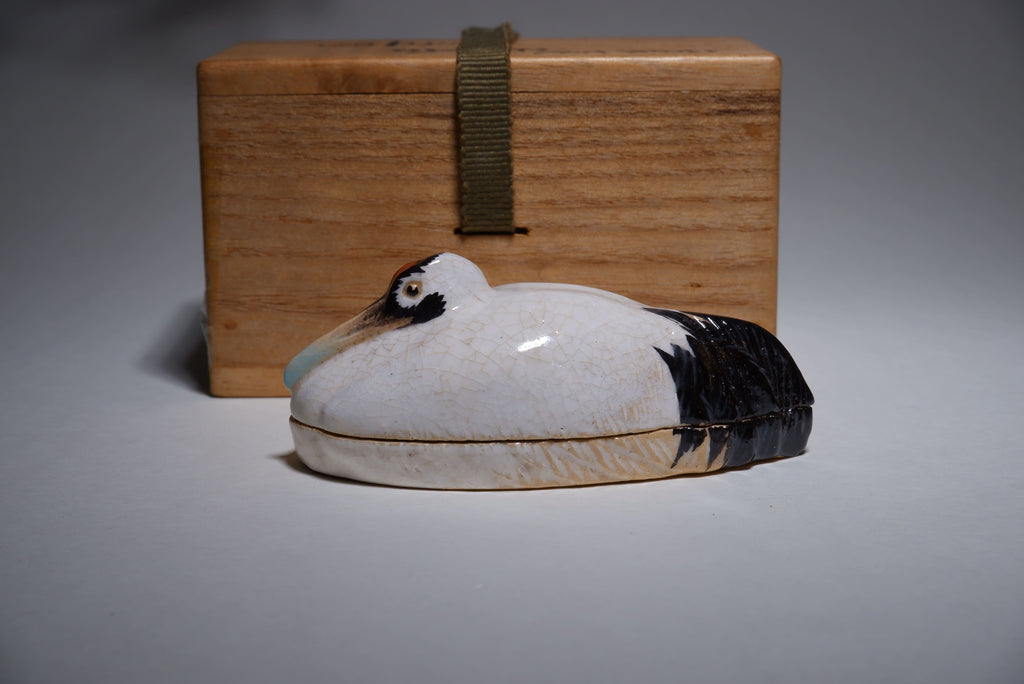 Kiyomizu Rokubei - "Nesting Crane" Incense Container (Kōgō) for Tea Ceremony