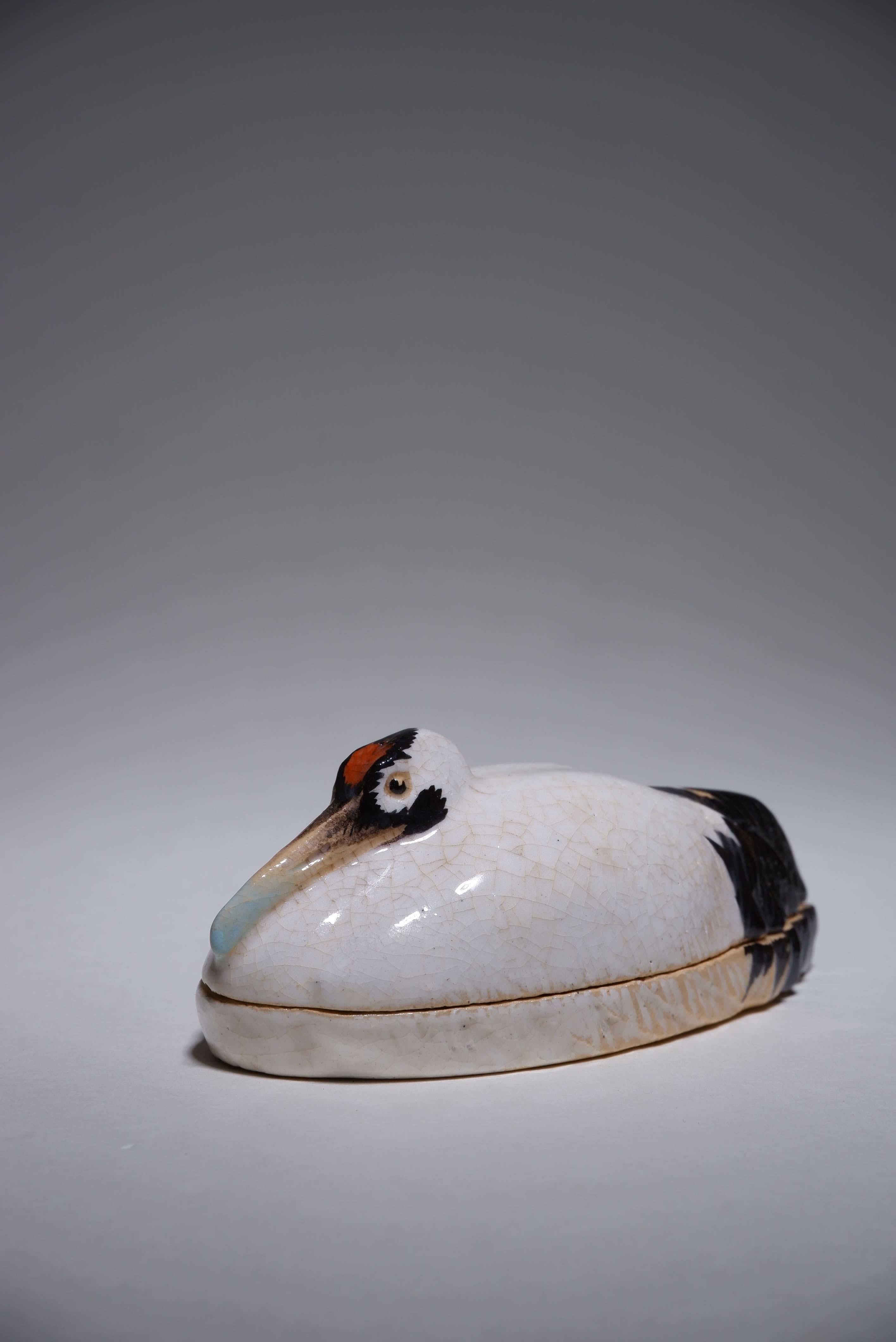 Kiyomizu Rokubei - "Nesting Crane" Incense Container (Kōgō) for Tea Ceremony