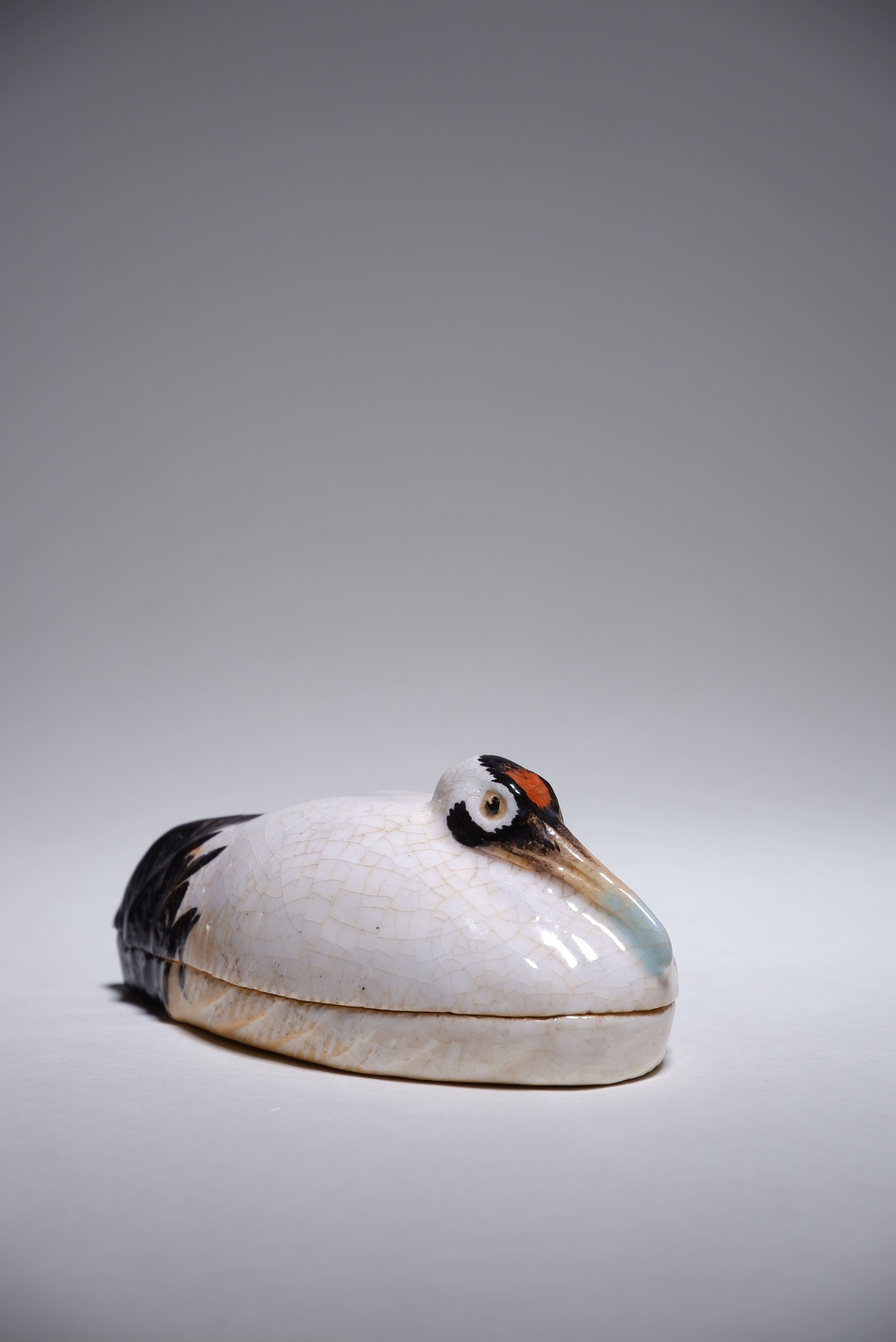 Kiyomizu Rokubei - "Nesting Crane" Incense Container (Kōgō) for Tea Ceremony