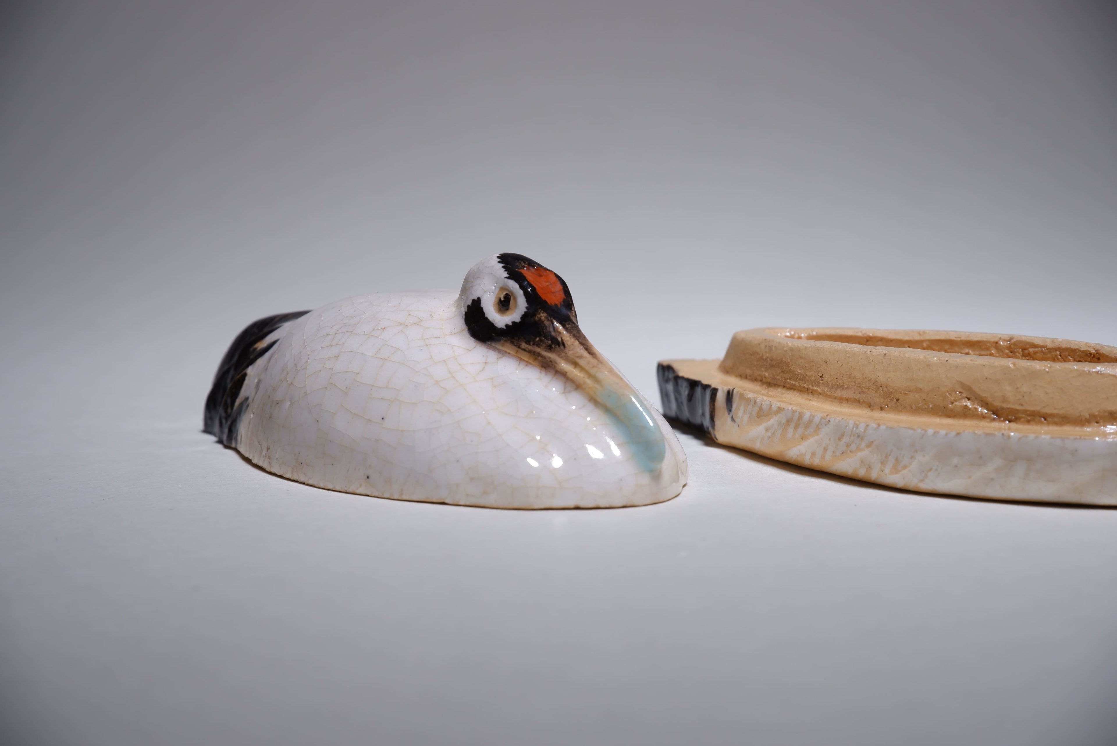 Kiyomizu Rokubei - "Nesting Crane" Incense Container (Kōgō) for Tea Ceremony